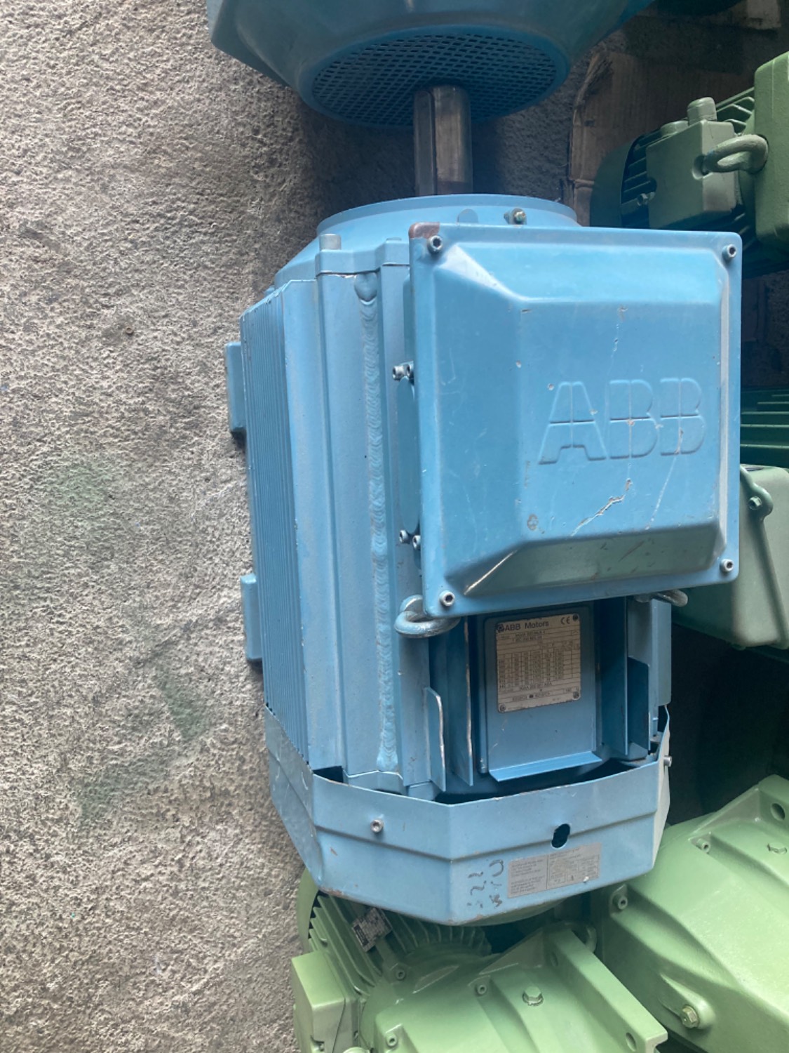 نمای بدنه الکتروموتور ABB مدل M2AA 200 MLA 4 فنلاند