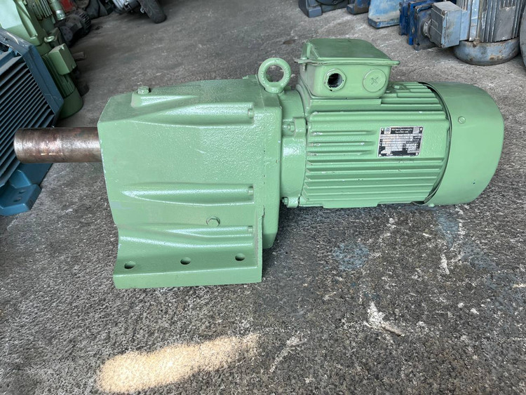 نمای روبروی الکتروگیربکس استوک VEM 5.5 کیلووات 100 دور