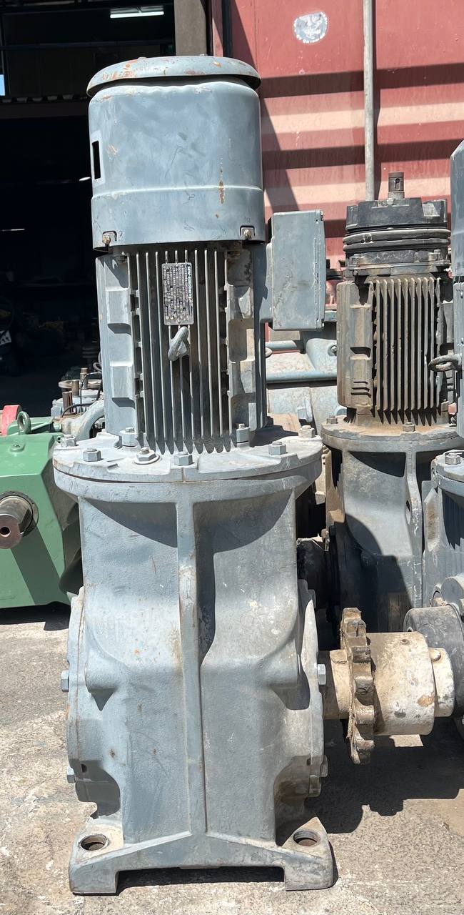 نمای بالای الکتروگیربکس استوک SEW K127 آلمان 15 کیلووات 13 دور