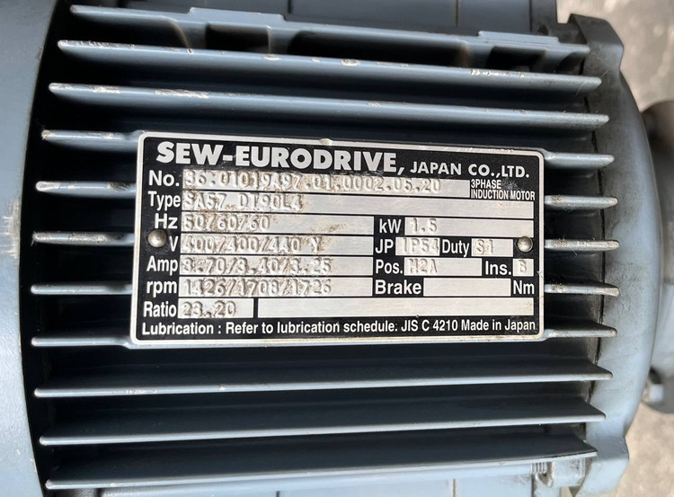 پلاک الکتروگیربکس SEW مدل SA57 DT90L4 توان 1.5 کیلووات