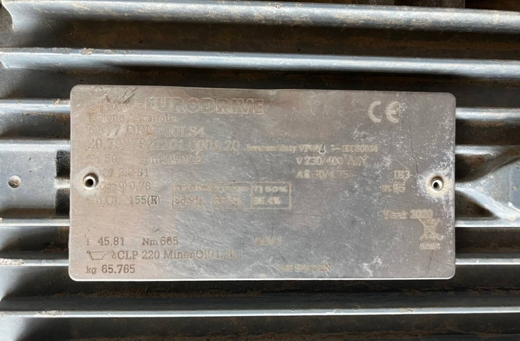 پلاک الکتروگیربکس SEW RF77 DRN100LS4 توان 2.2 کیلووات ساخت آلمان