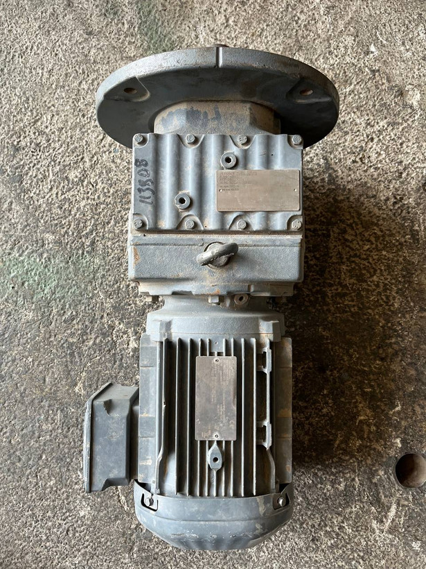 نمای بالای الکتروگیربکس SEW RF77 DRN100LS4 توان 2.2 کیلووات