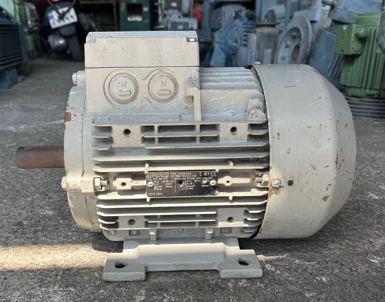 الکتروموتور زیمنس Siemens مدل 1LA7113-2AA10 توان 4 کیلووات 2905 دور نمای روبهرو
