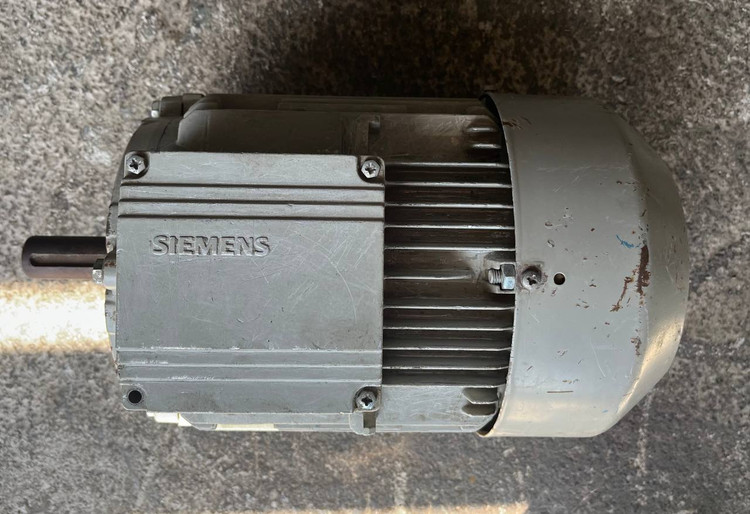 الکتروموتور زیمنس Siemens مدل 1LA7113-2AA10 توان 4 کیلووات 2905 دور نمای بالا